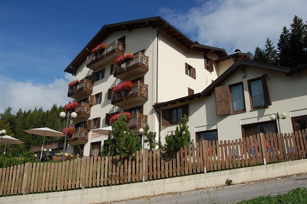 Hotel Rosa Wellness & Spa Vigo di Fassa Luaran gambar